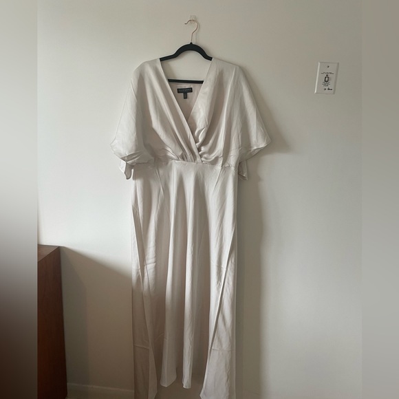 ELOQUII Bridal Kimono Sleeve Maxi Dress - Picture 3 of 7
